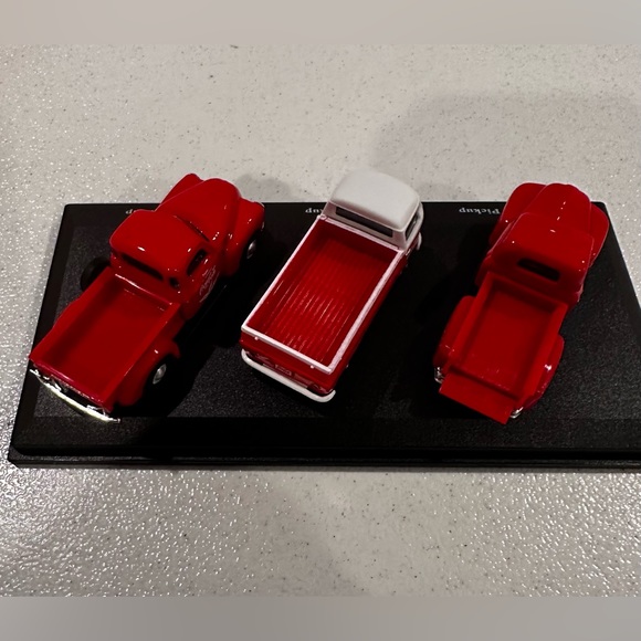 New Die-Cast Coca Cola Classic Pickup Set of Three - Motor City Classics - Picture 8 of 11